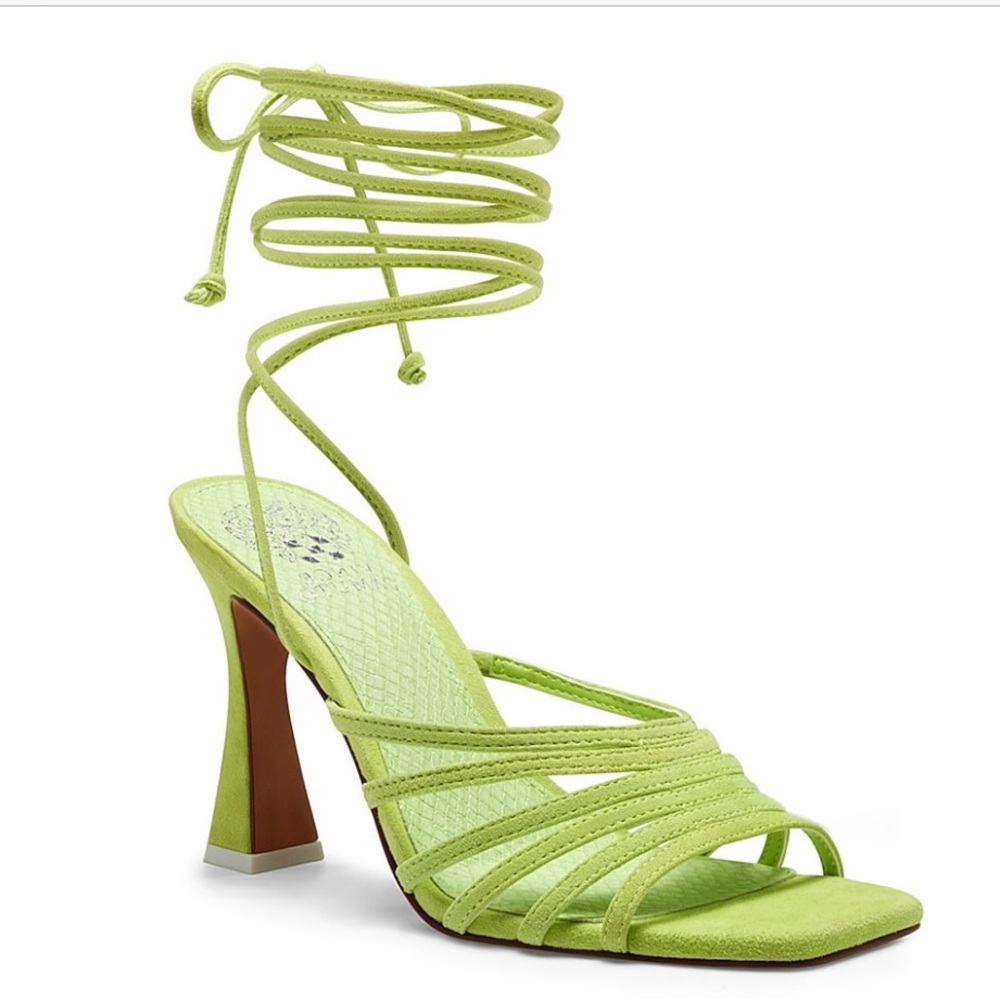 VINCE CAMUTO ROSELIAN STRAPPY 👡 SANDALS 👡